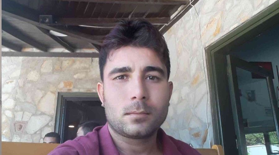 Devrilen trakt�r�n alt�nda hayat�n� kaybetti, cans�z bedenini ailesi buldu