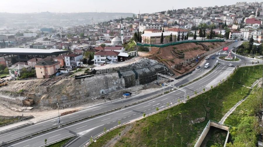 Dilovası girişine dekoratif şelale