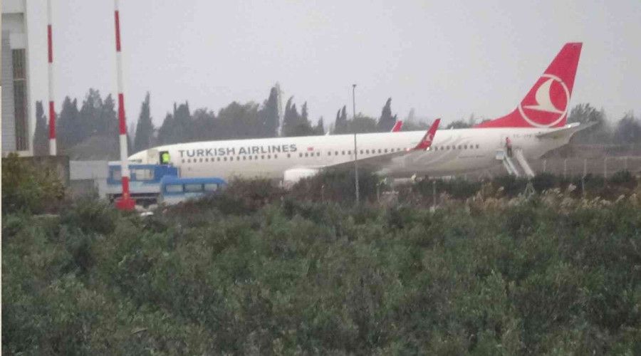 Diyarbak�r-�stanbul seferini yapan THY'ye ait u�ak Edremit'e y�nlendirildi