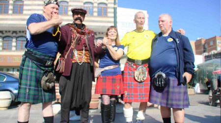 Diyarbakır'da İskoçlar kilt, yerli halk şalvar giydi
