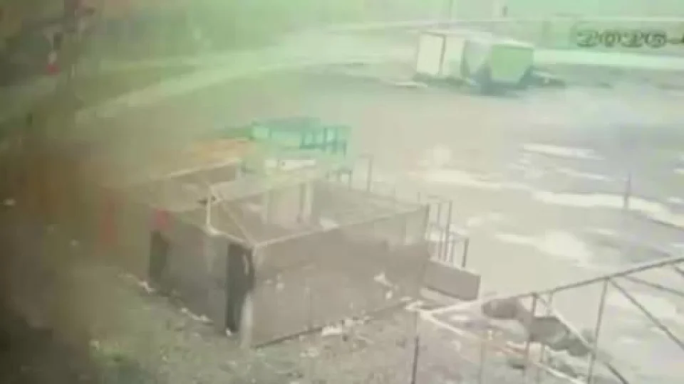 Diyarbak�r'da ��renci servisi kaza yapt�: 15 yaral�