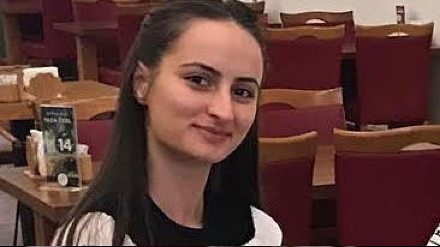 Doktorun 7. kattaki dairesinden atlayan hem�ire �ld�