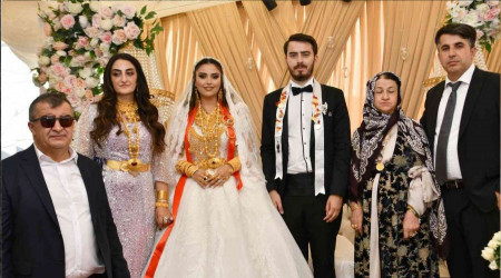 Düğünde geline 4 kilo altın takıldı