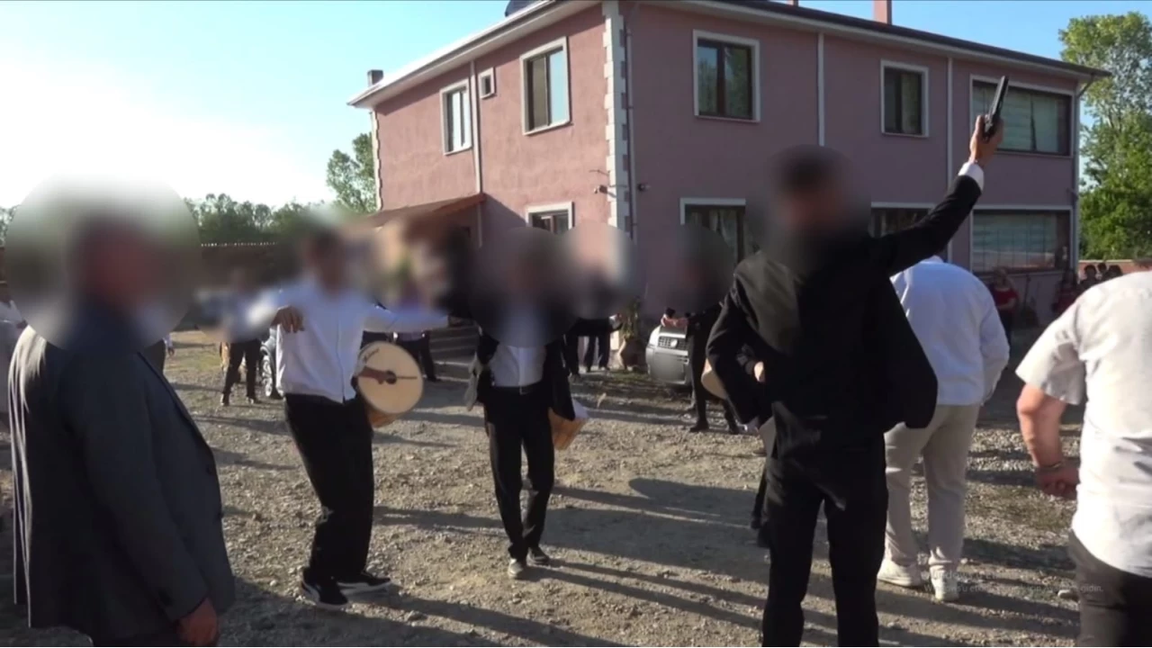 Dnde maganda kurunu: 1 yaral, 8 gzalt