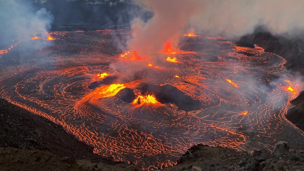 Dünyanın en aktif yanardağı Hawaii Adaları'nda bulunuyor