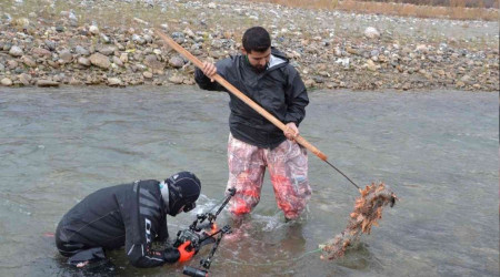 Dünyayı heyecanlandıran balığın bulunduğu Sason Çayı ağlardan temizlendi