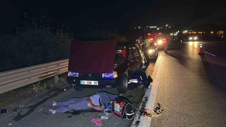 Düzce'de emniyet şeridindeki otomobile tır çarptı: 1 ölü, 3 yaralı