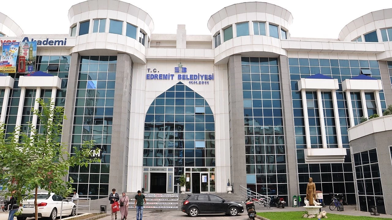 Edremit Belediyesi Yap Kontrol Mdrl'ne operasyon
