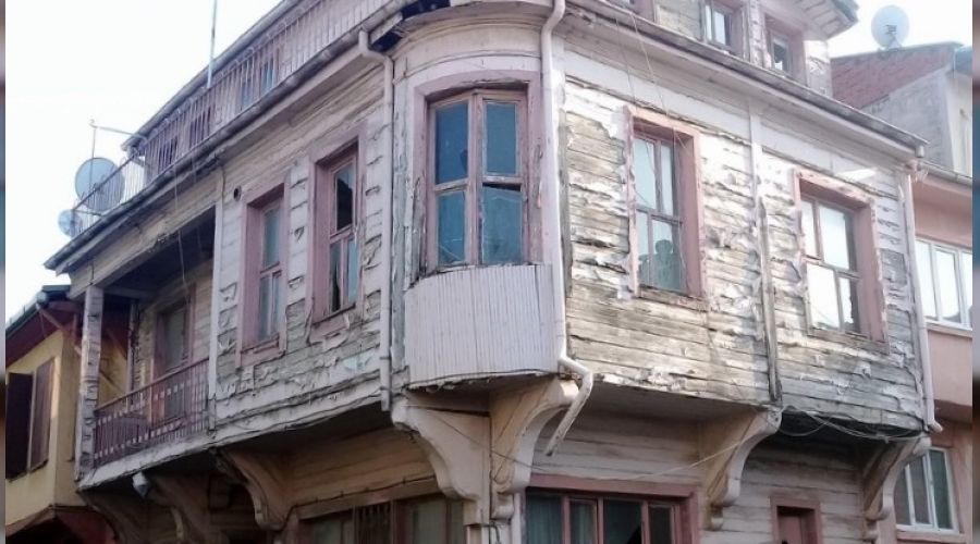 E�itim yuvas� tarih� bina ��r�yor