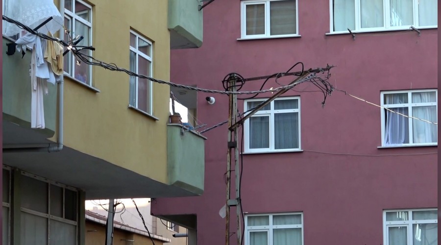 Elektrik kablolar� havai fi�ek gibi patlad�