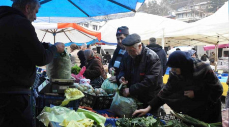 "Emekli oldum" dedi, tüm ürünlerini 5 liradan sattı