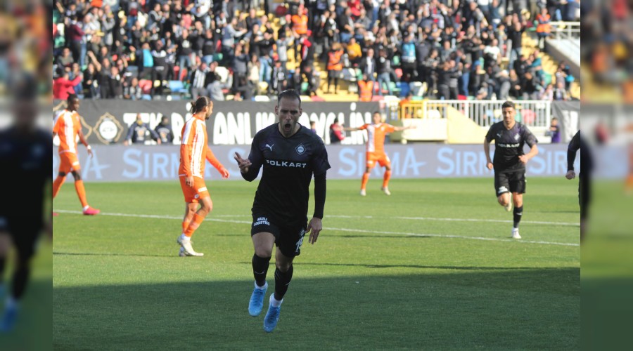En yakn rakibine 6 gol fark att