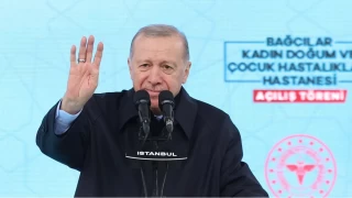 Erdoan, Baclar Kadn Doum ve ocuk Hastalklar Hastanesi'nin alnda konutu