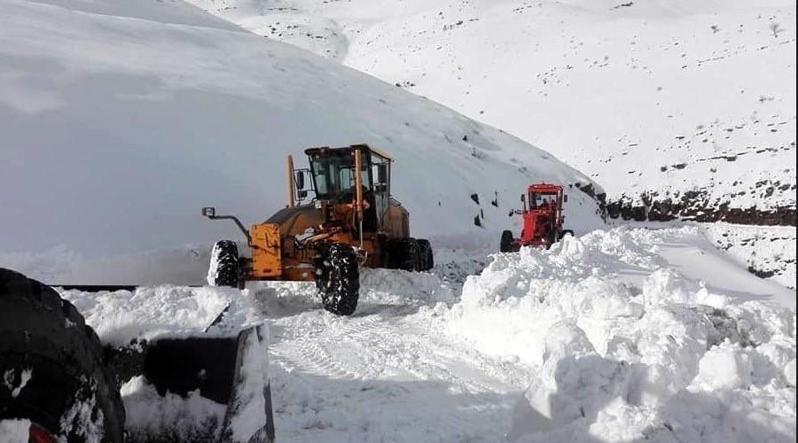 Erzincan'da kar ve tipiden 6 k�y yolu ula��ma kapand�