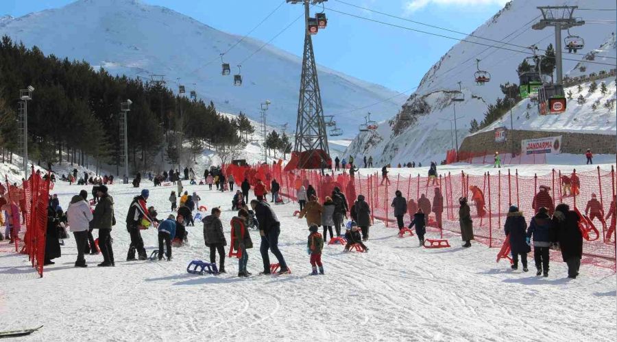 Erzurum 10 g�nde 300 bin ki�i a��rlad�