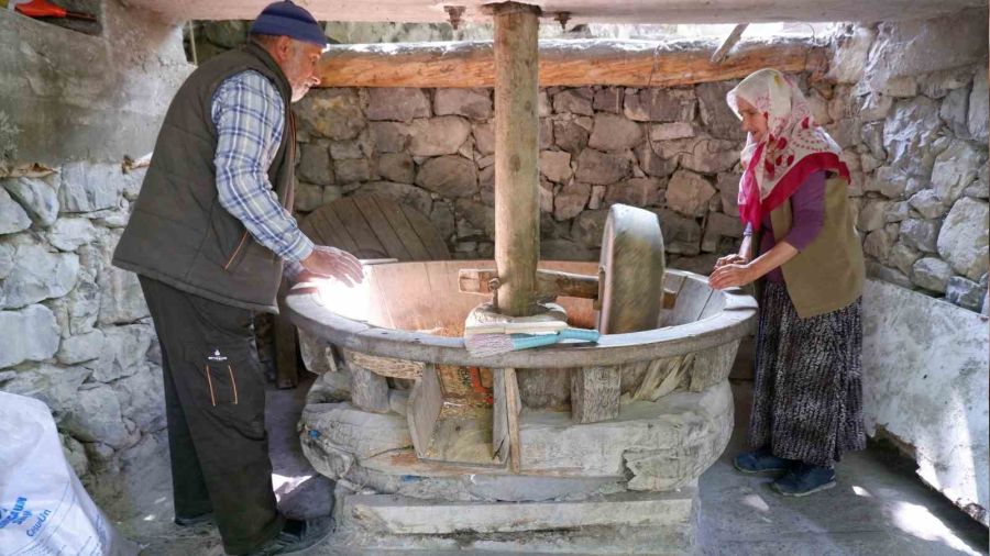 Erzurum'da baba yadigârı su değirmeni