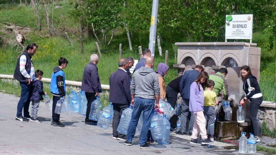 Erzurum'un bu çeşmesine ilgi büyük