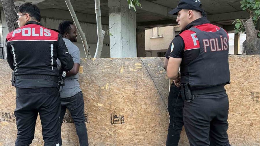 Esenyurt'taki 5 yabanc� uyruklu �ah�s g�zalt�na al�nd�