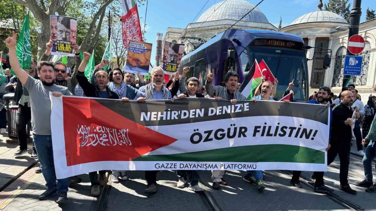 Eski Barselona Belediye Başkanı da Fatih'te Filistin için yürüdü