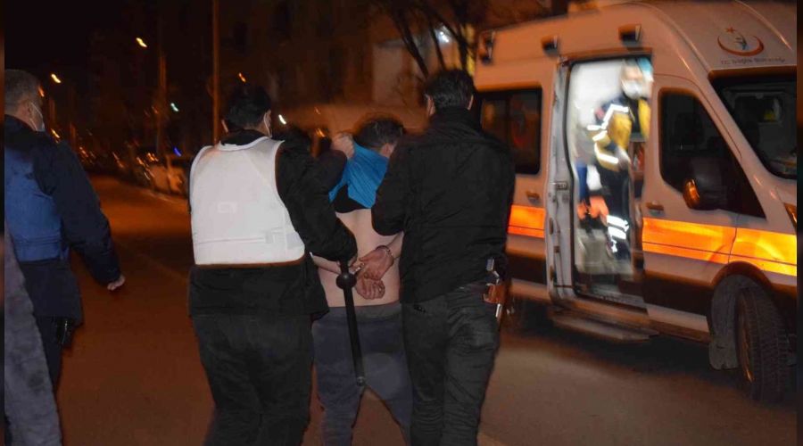 'Evi yakacağım' diyen genç polisi alarma geçirdi