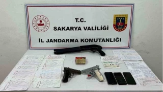 Evin her köşesinden senet, çamaşır makinesinden ise silah çıktı