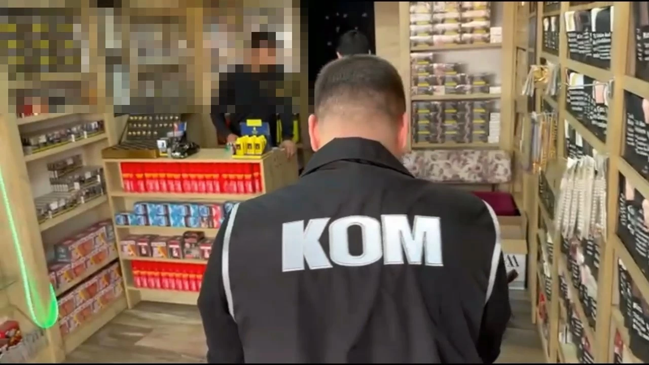 Evin odalarını sigara imalathanesine çevirmişler