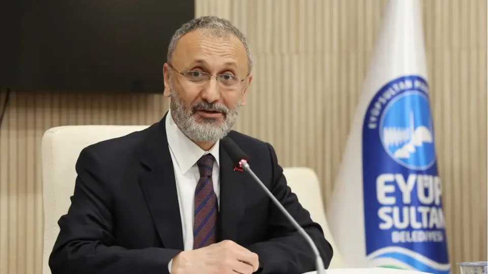 Ey�psultan Belediye Ba�kan� Mithat B�lent �zmen dahil 28 ki�i g�zalt�na al�nd�