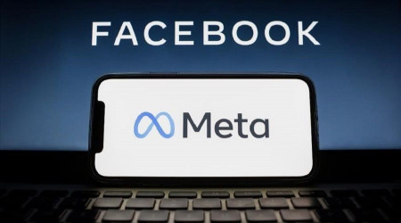Facebook kimlik arayışı içinde