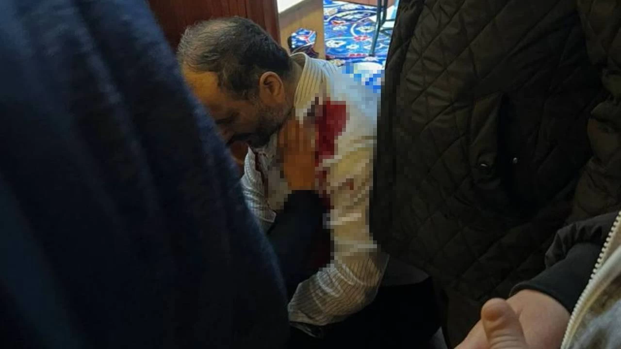 Fatih Camii imam� camide b��akl� sald�r�ya u�rad�