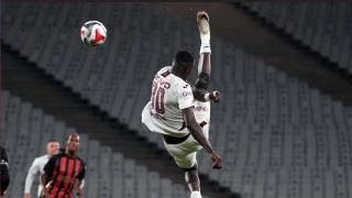 Fatih Tekke'den, Onuachu aklamas