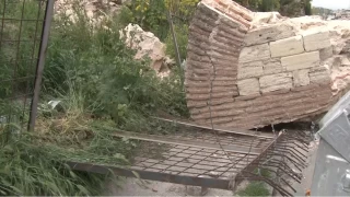 Fatih'te deprem esnasnda sur duvarndan dev para dt