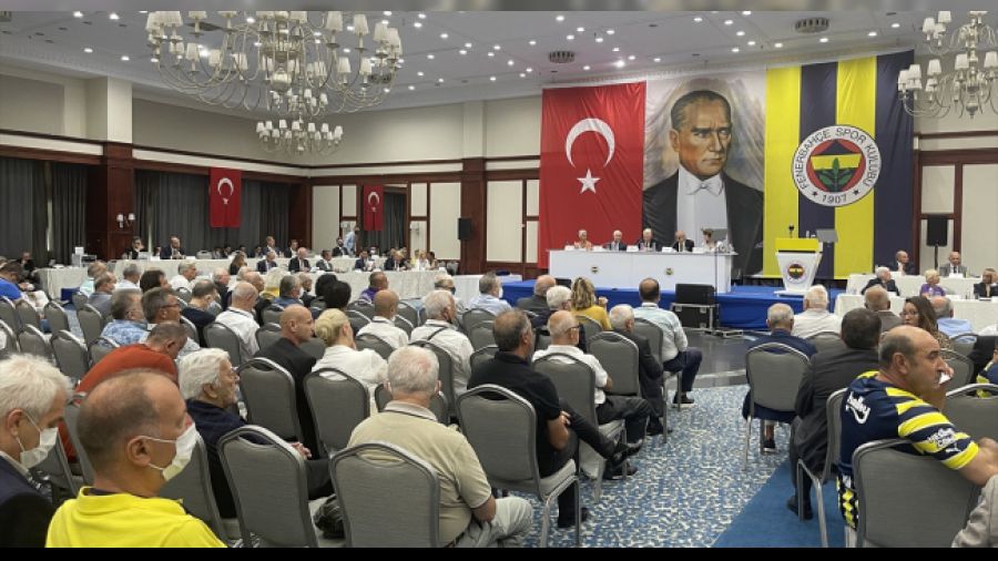 Fenerbahçe Divan Kurulu'nda bu kez Zelenski tezahüratı