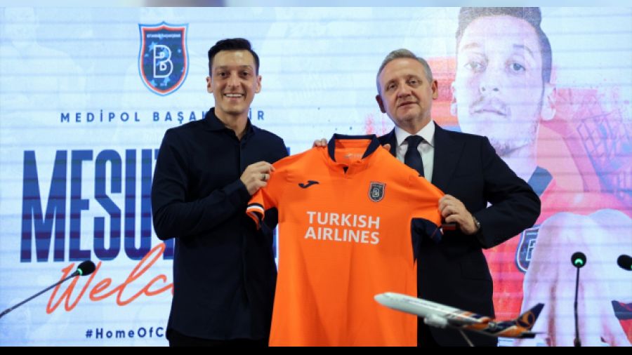 "Fenerbahçe konusu kapandı, Başakşehir'e mutlu olmak için geldim"