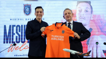 "Fenerbahçe konusu kapandı, Başakşehir'e mutlu olmak için geldim"