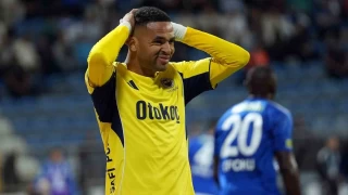 Fenerbahe yeni bakann Kasmpaa oku ile karlad