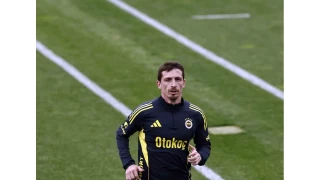 Fenerbahe'de Mert Hakan Yanda antrenmana kt