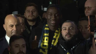 Fenerbah�e'nin yeni forveti Sidiki Cherif, �stanbul'da