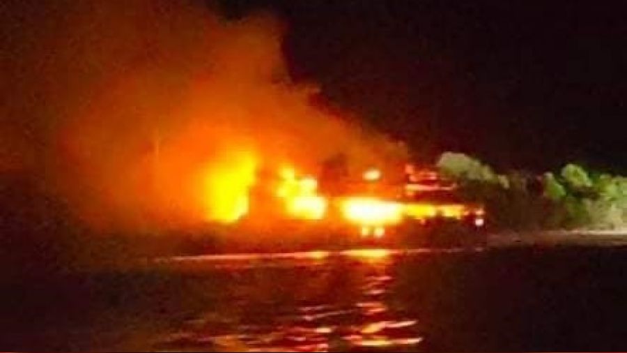 Filipinler'de feribotta yang�n: 12 �l�, 14 yaral�