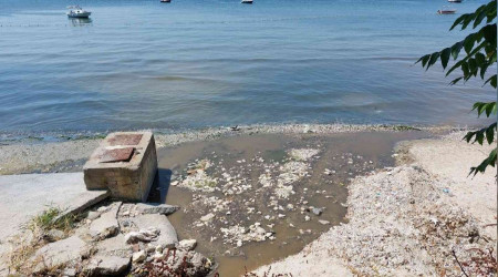 Florya Sahili'nde kanalizasyon suyu denize karıştı