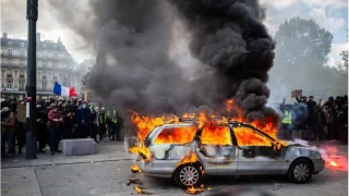 Fransa'da hayat pahal�l���na kar�� d�zenlenen protestolar�n ard�ndan bir�ok kentte �iddet, kundaklama ve ya�ma olaylar� ya�and�