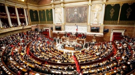 Fransa'da hükümet geri adım attı