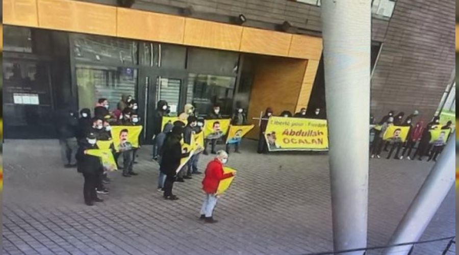 Frans�z polisi, PKK yanda�lar�na m�dahale etti