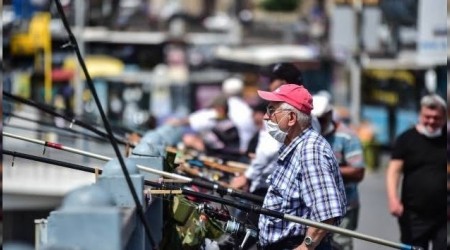 Galata Köprüsünde korona virüse olta attılar