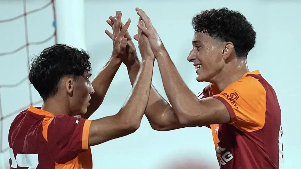 Galatasaray elindeki 17'lik 'cevheri' işlemeye başladı