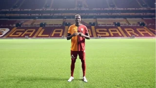 Galatasaray'da Os�mhen'in kaptanl�k resti