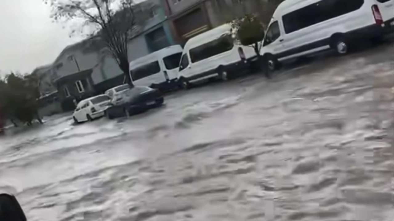 Gaziantep'te şiddetli sağanak hayatı olumsuz etkiledi