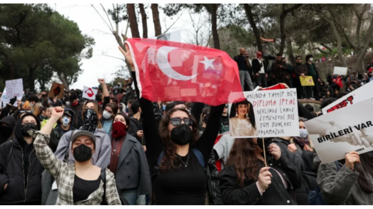 Gençler 'derdimiz parti değil, özgürlük'