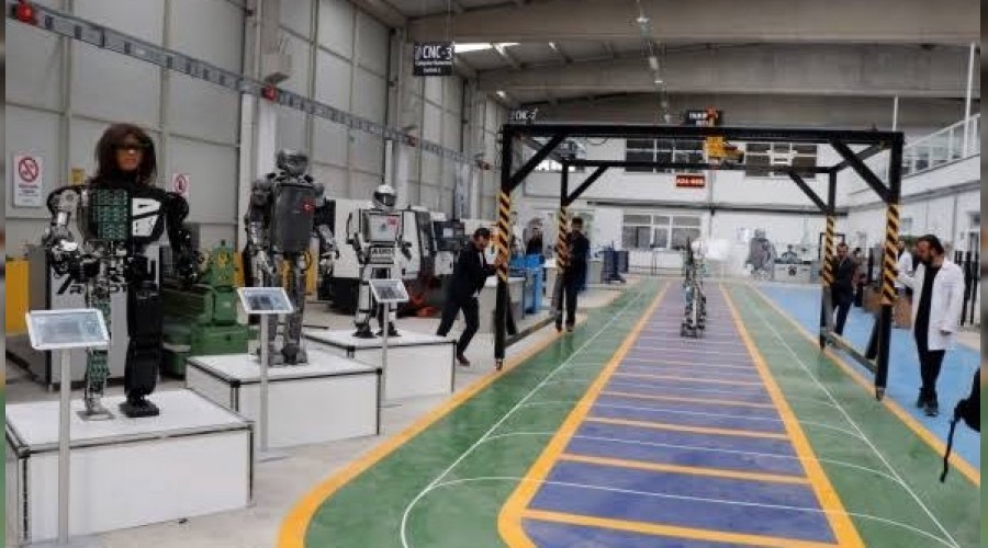 Gen�ler 'robot yaz�l�m'da yetersiz