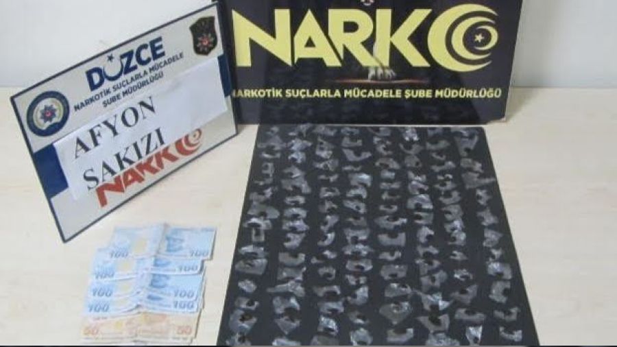 Göçmen kaçakçılarından uyuşturucu çıktı
