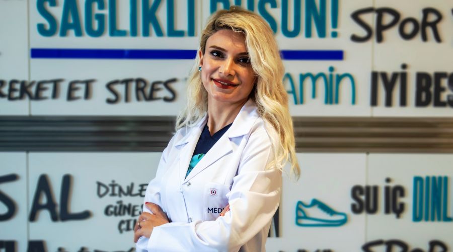‘Göz kapağı düşüklüğü ileri yaşlarda artıyor’
